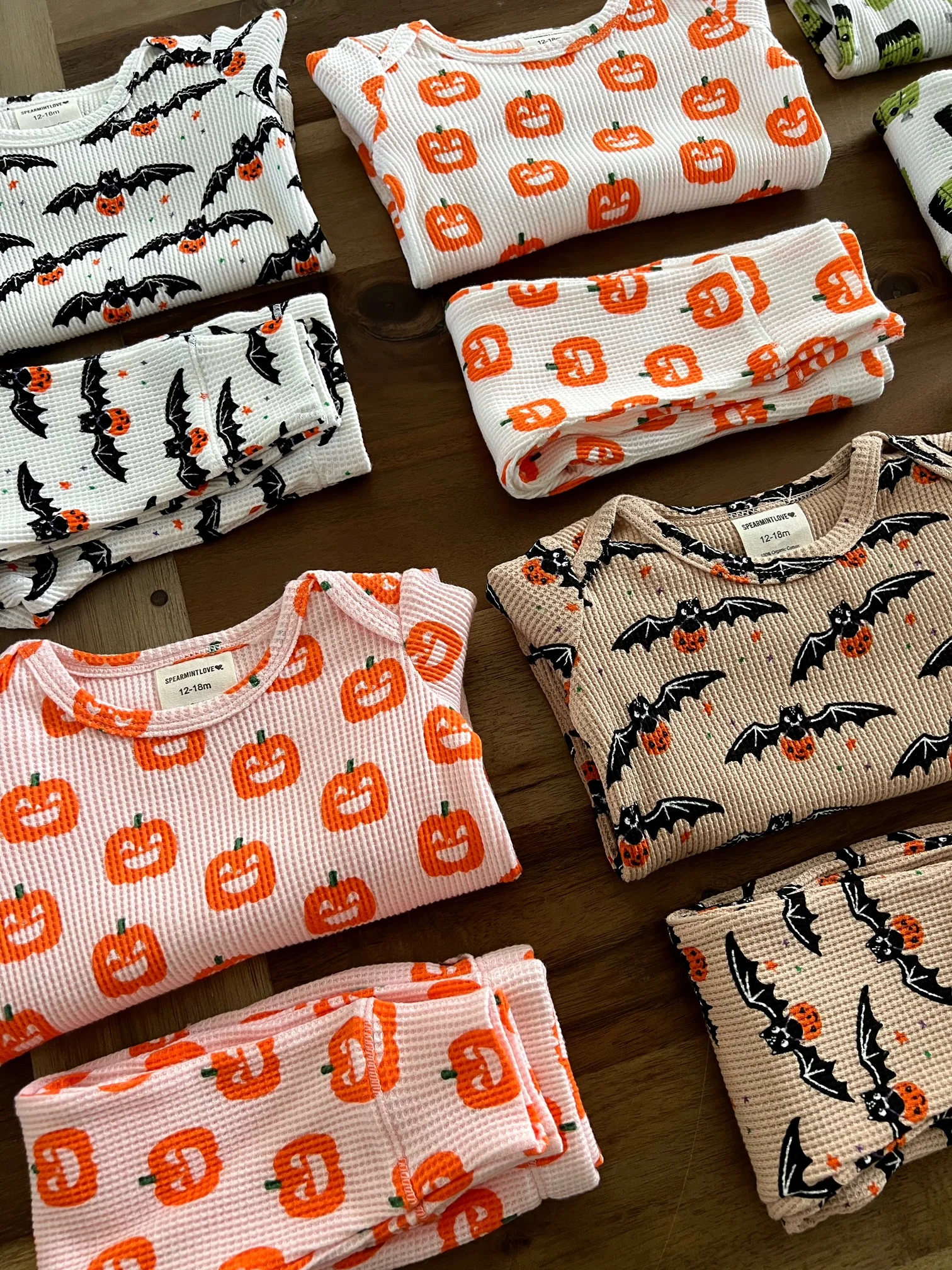 Organic Waffle 2-Piece Set, Tan Trick or Treating Bat - Image 4